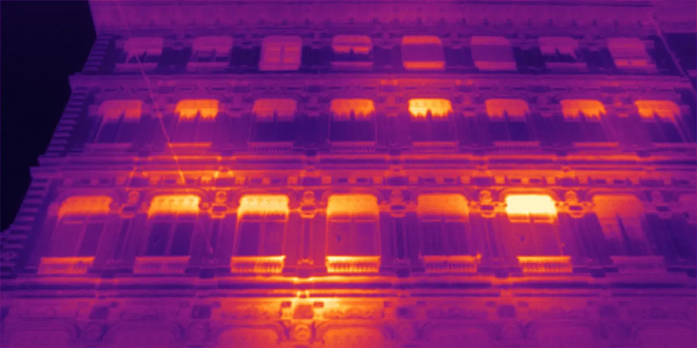 Illustration : la même façade vue en caméra thermique